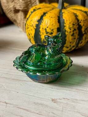 NEW Mosser Glass Maddy’s Cat Rescue Mini Cat on a Nest Green Carnival Glass